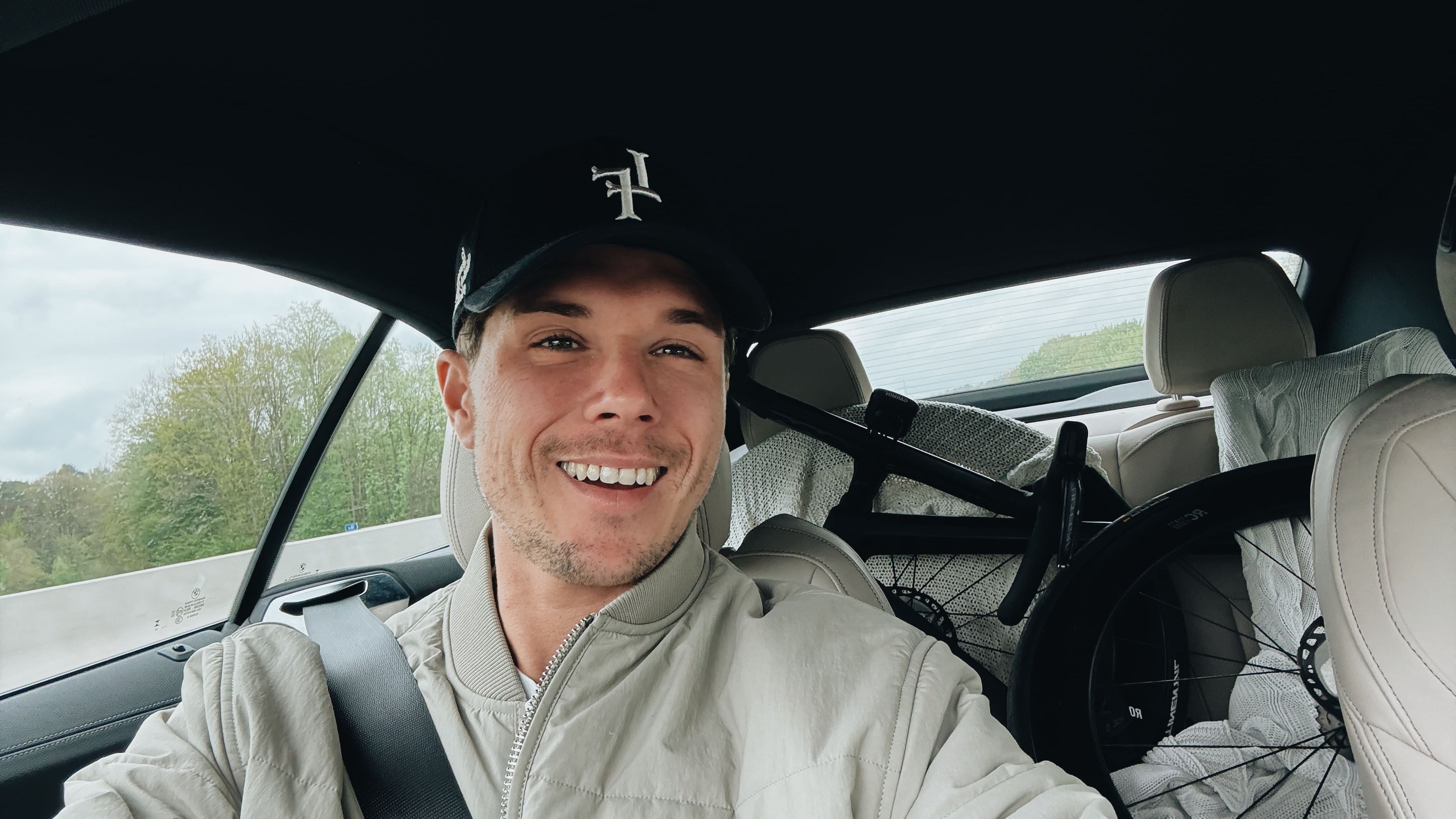 Selfie_Mann_lachen
