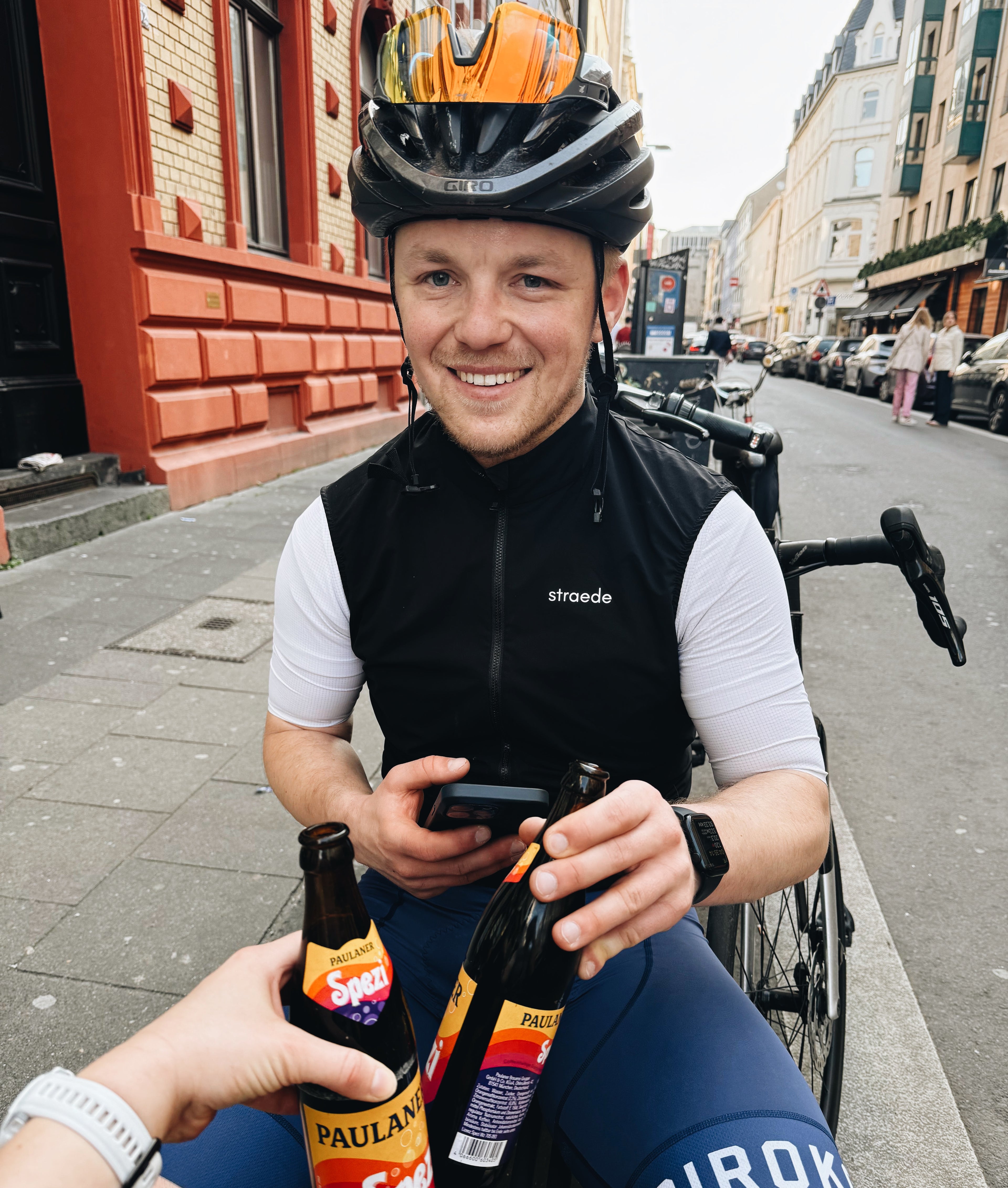 Portrai_rennrad_mann_lachen_brille